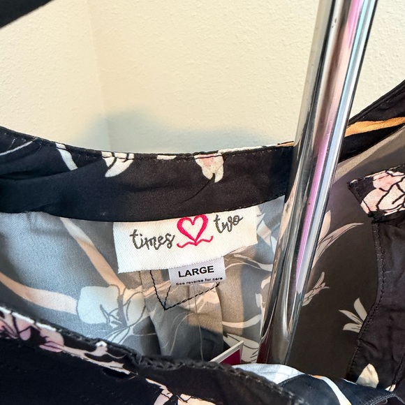 Times Two Maternity Black Floral Shirt – Size Large (NWT) - Picture 5 of 6